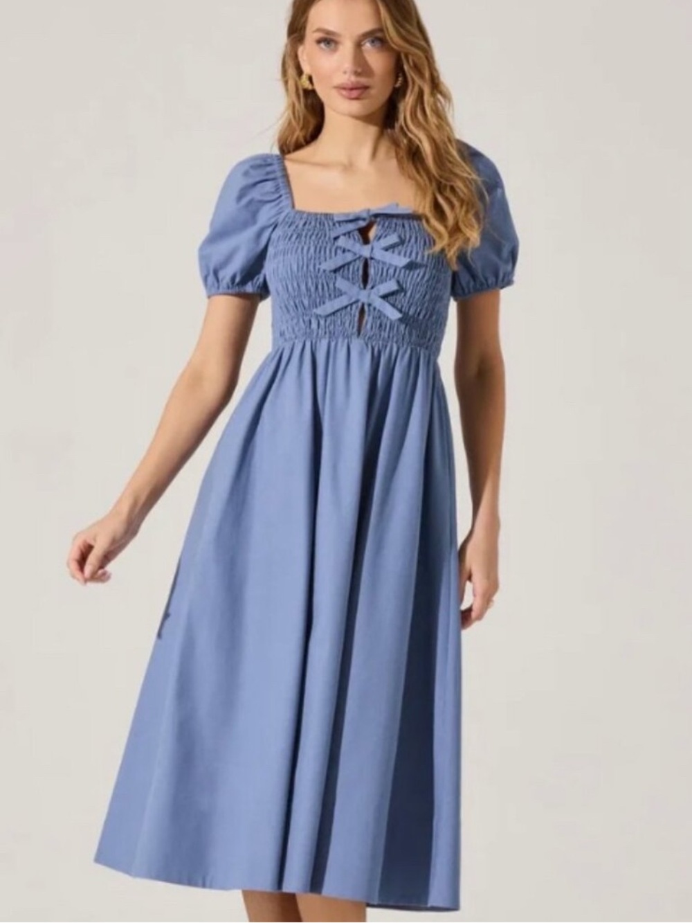 Astr Blue Puff Sleeve Smocked Midi Dress Sz M 🩵